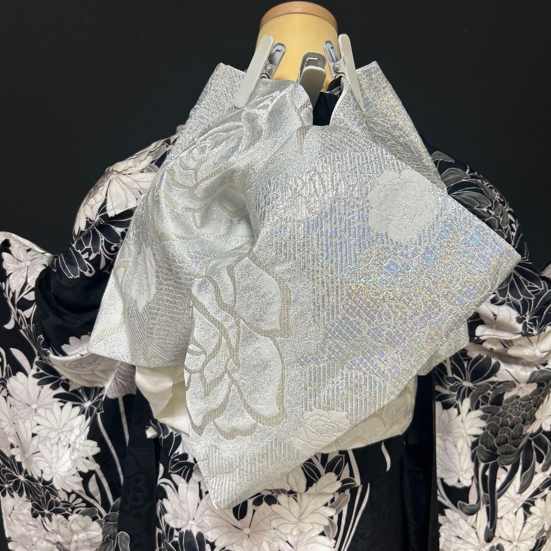 黒地のモノトーン薔薇と乱菊のシックな振袖フルセット