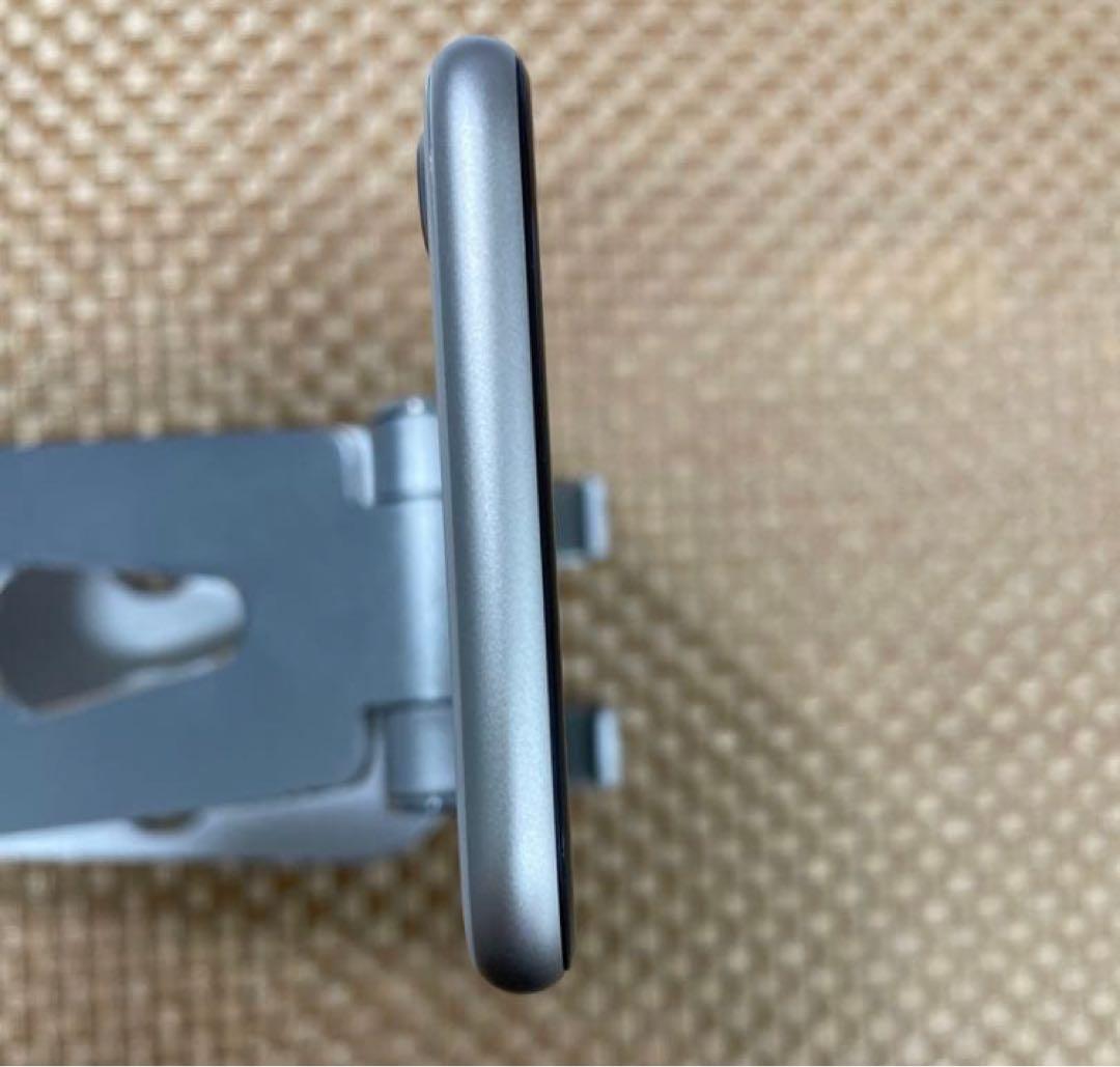 【超美品】iPhone SE 第3世代 64 GB スターライトSIMフリー箱付