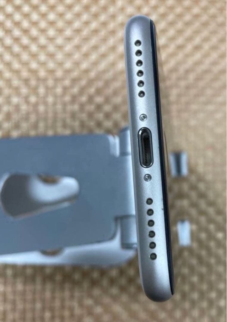 【超美品】iPhone SE 第3世代 64 GB スターライトSIMフリー箱付