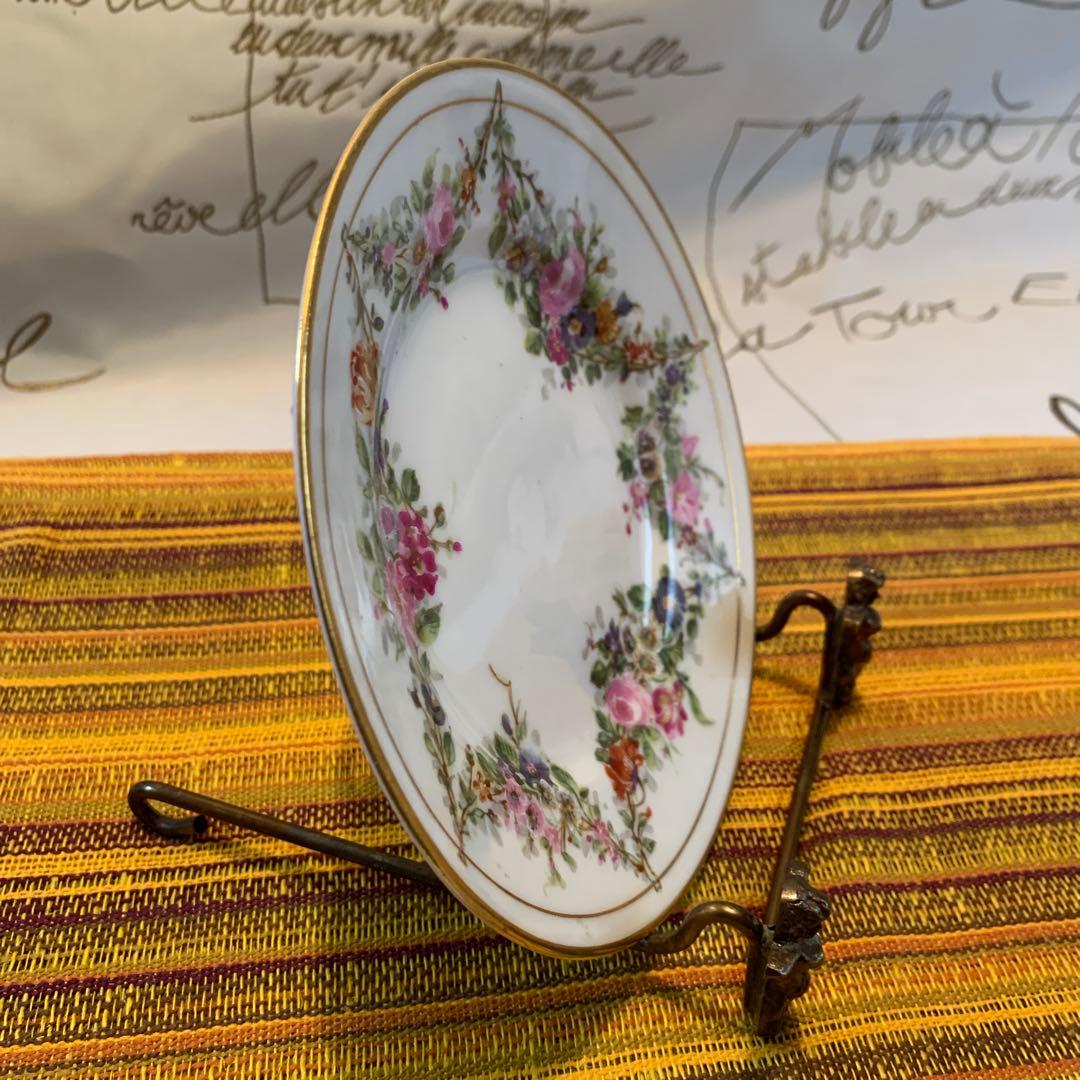 ビングオーグレンダール　(A)1870年アンティークの細かく描かれたお花が素敵！