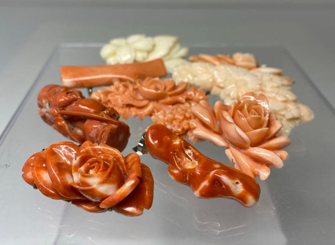 本赤珊瑚　ブローチ、彫刻、帯留　78g 東Y7-0217☆2Fトヒニ