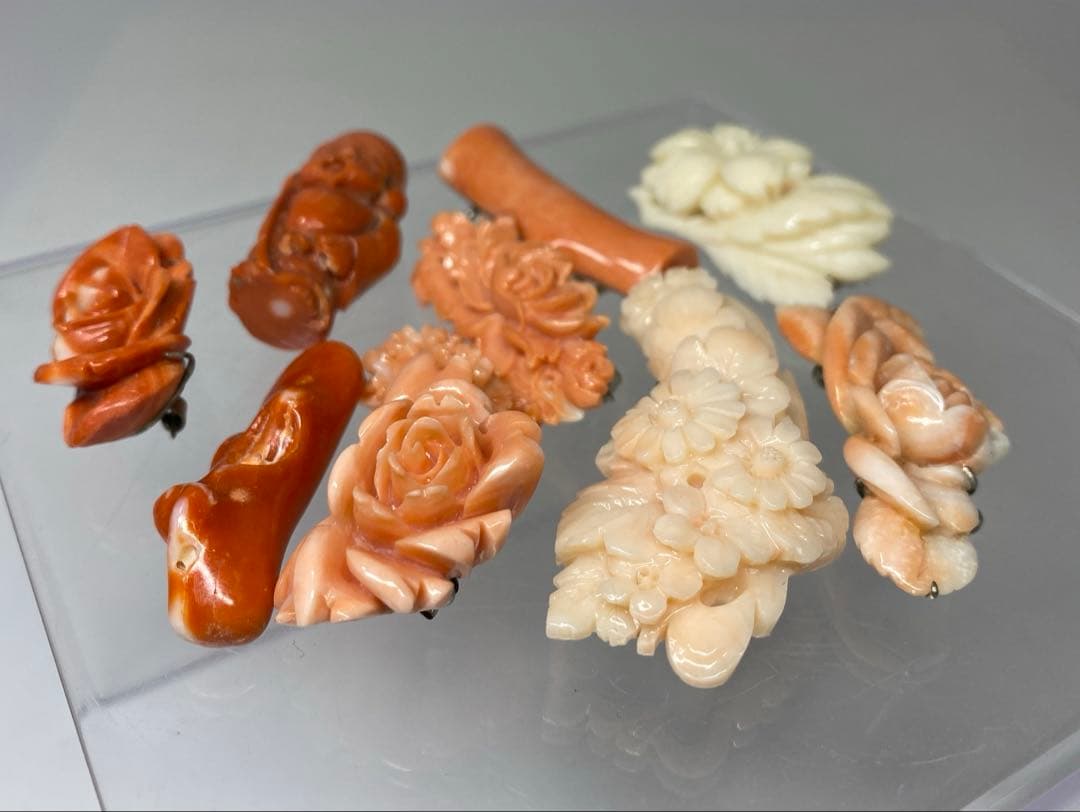 本赤珊瑚　ブローチ、彫刻、帯留　78g 東Y7-0217☆2Fトヒニ