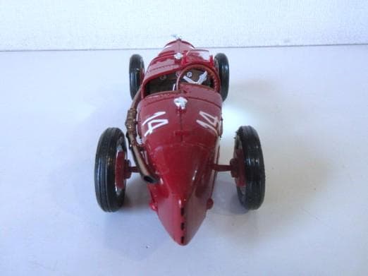 Mebe Toys (1/24) アルファロメオ Grand Prix P2