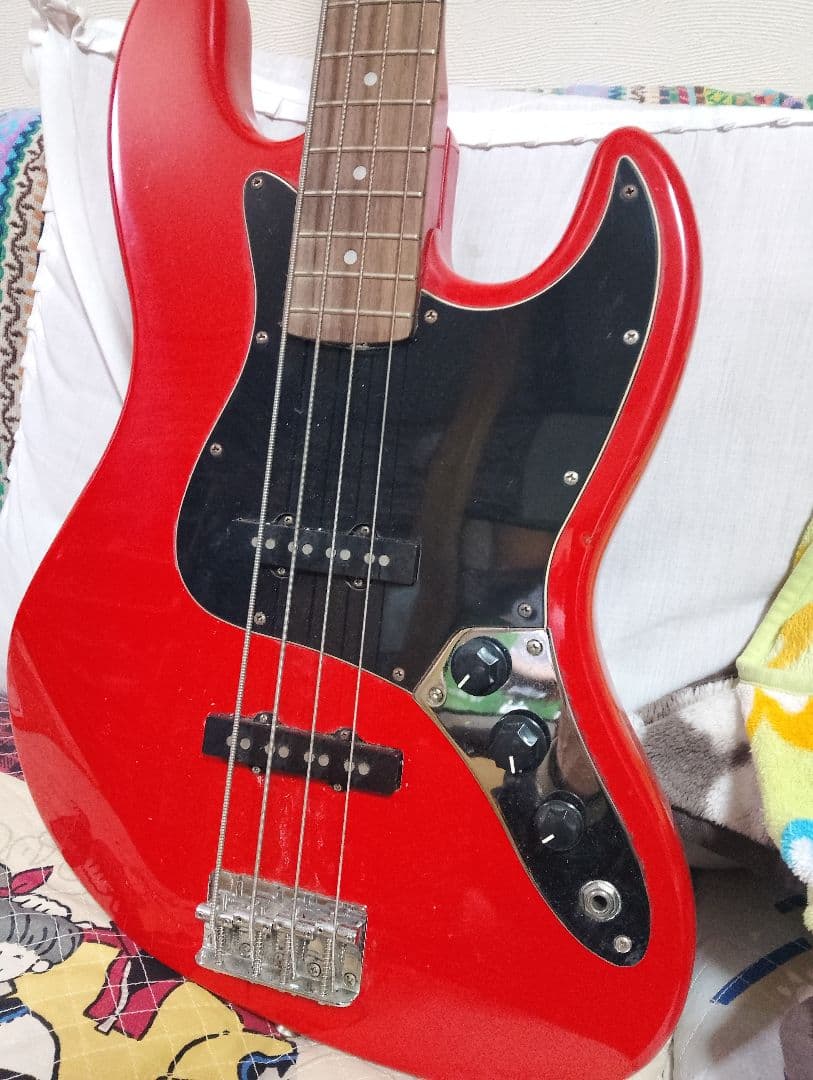 赤色エレキベースTrcumph Sonic MASTER ジャズベースタイプ