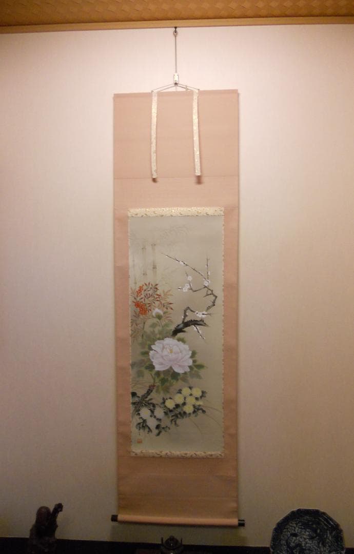 掛け軸 金子華春 『 四季花 』 絹本 希少 軸装 茶道具 掛軸 美品 です。