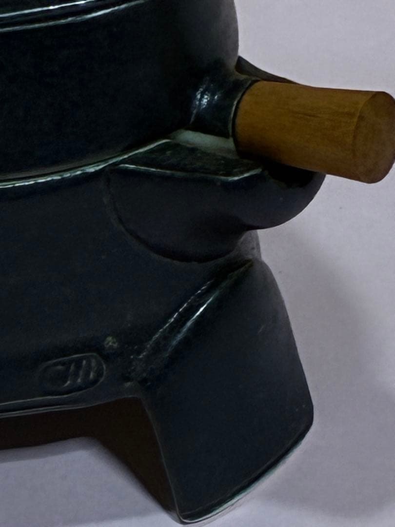 陶芸品　蓋付き　釉薬　脚付き