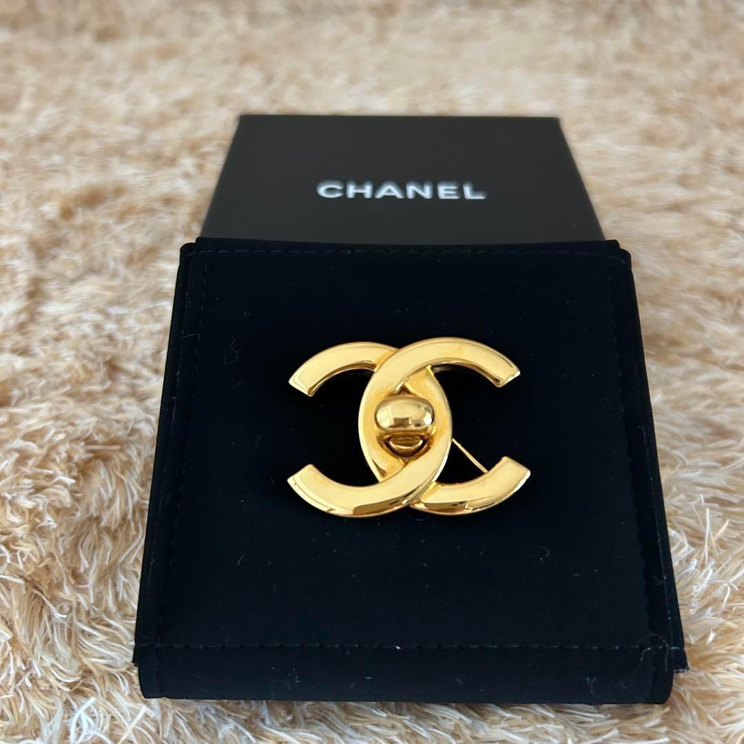 極美品✨ シャネル ココマーク ターンロック ブローチ ゴールド 刻印96P