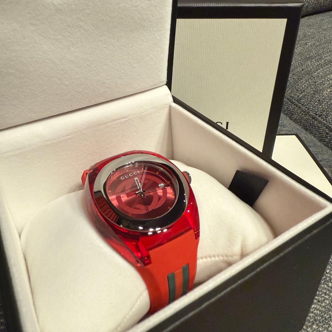GUCCI　SYNC　YA137103A　腕時計　シェリーライン　赤