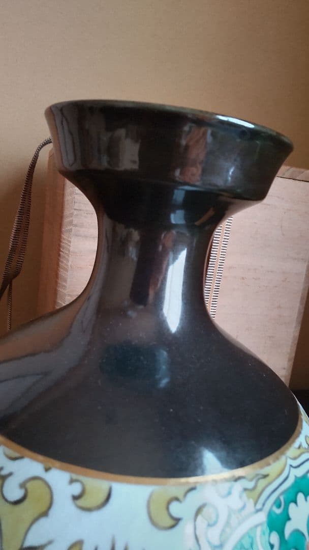 九谷作家中村翠恒　黒釉色絵壺