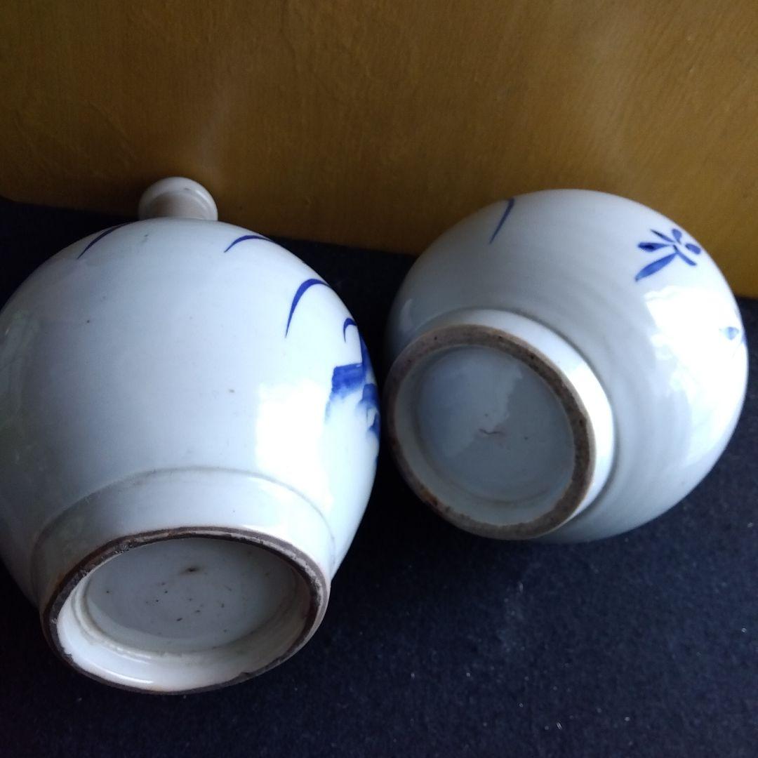 和骨董 　藍染付け 30㎝大徳利 白磁 　牡丹唐草　蜻蛉