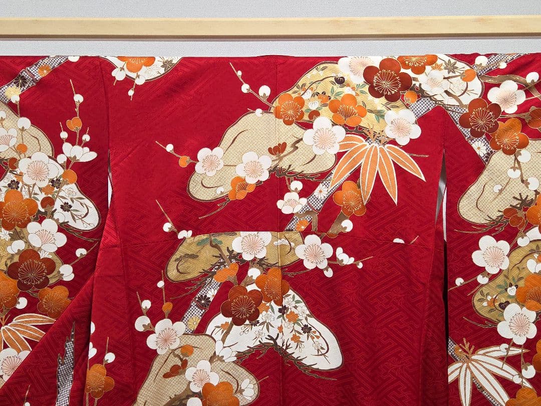 D 豪華 松竹梅 金駒刺繍 金彩 しぼり模様 正絹 振袖 成人式 着物