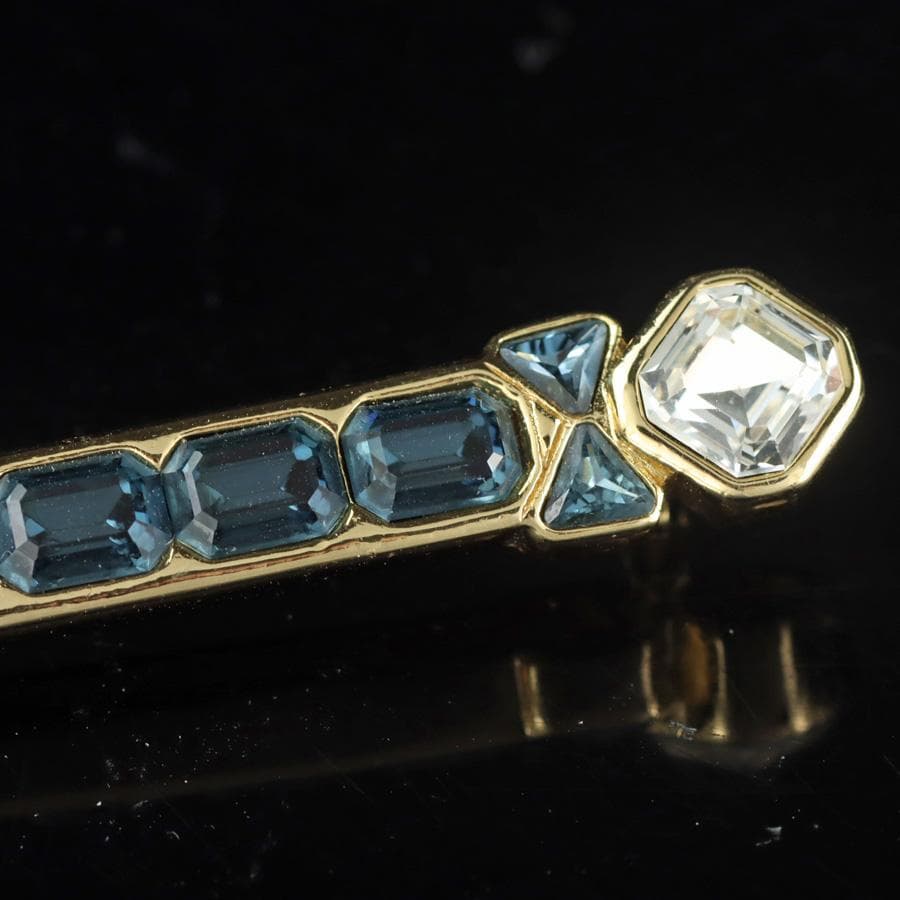 Y2293-128 クリスチャンディオール ブルー系ストーン付きブローチ