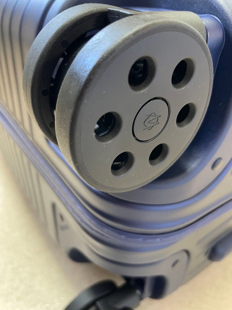 リモワ　Essential チェックイン L マットブルー