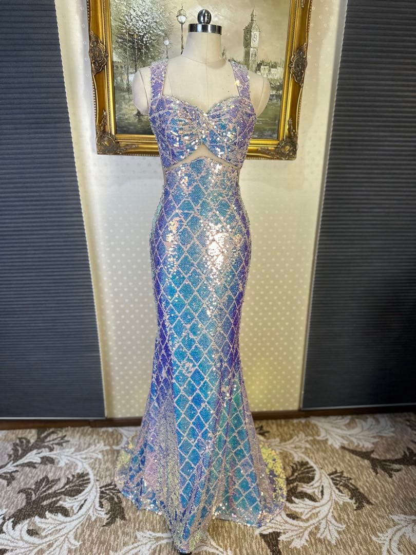 スパンコール装飾の青紫色ドレス