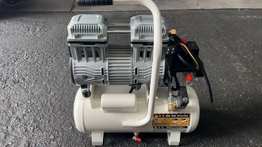 中古コンプレッサー 100v　静音　小型　オイルレス　12L