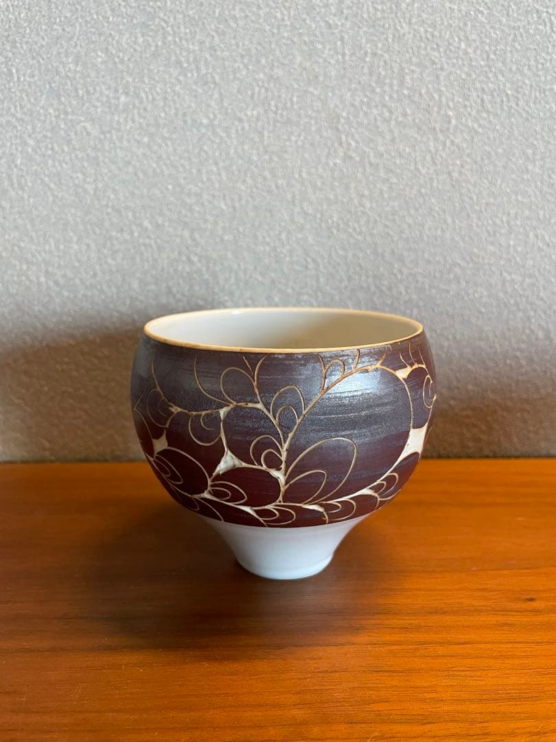 伊藤剛俊　初期　ブラウン掻き落とし　器