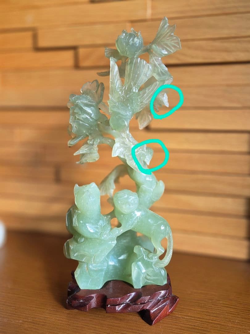 翡翠 猫　鷲　彫刻　天然石 木製台座　古美術品　骨董品