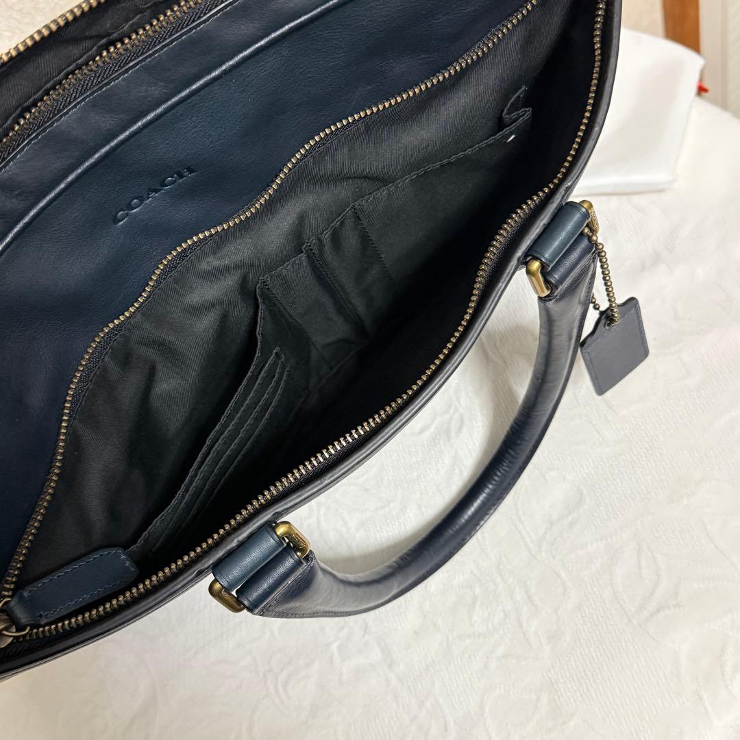 新品未使用　コーチ　ビジネスバッグ　2way 濃紺　ショルダーベルト