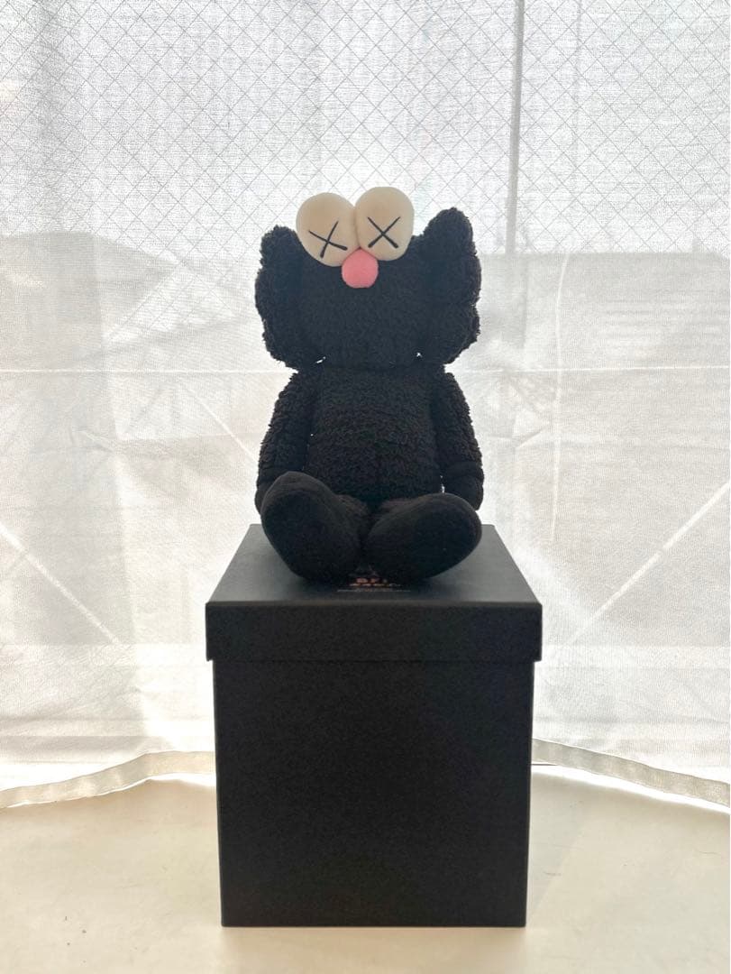 KAWS BFF カウズ ぬいぐるみ ブラック シリアルナンバー入り レア