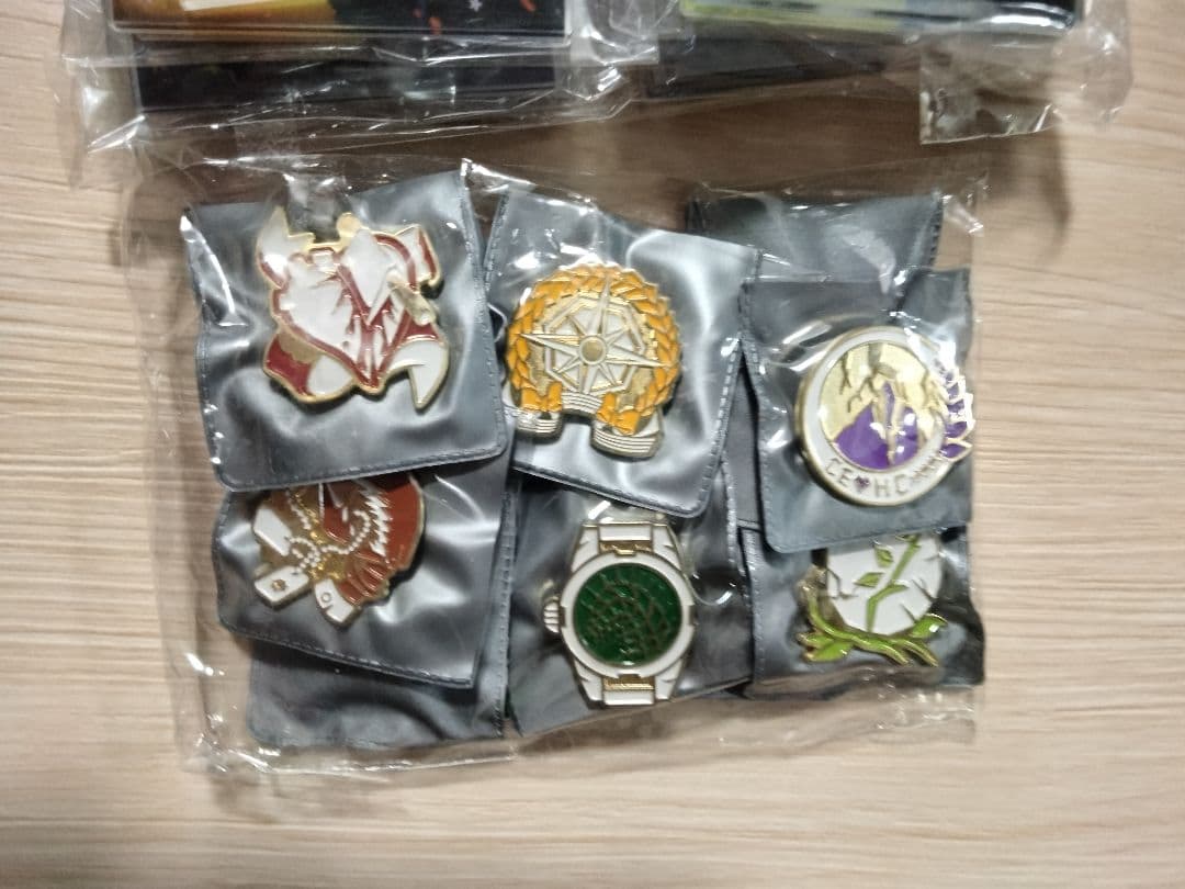 リンバスカンパニー　Miliテーマアクリル6枚、ビンバッジセット12枚