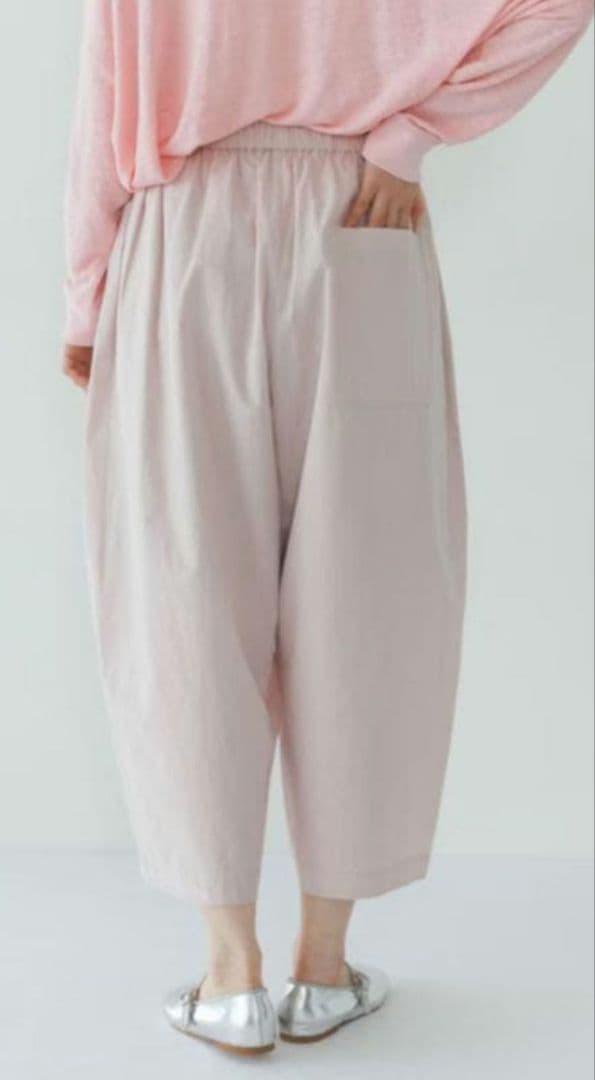北欧暮らしの道具店「私らしく、ピンクをまとう」ゆるっと気分のテーパードパンツ