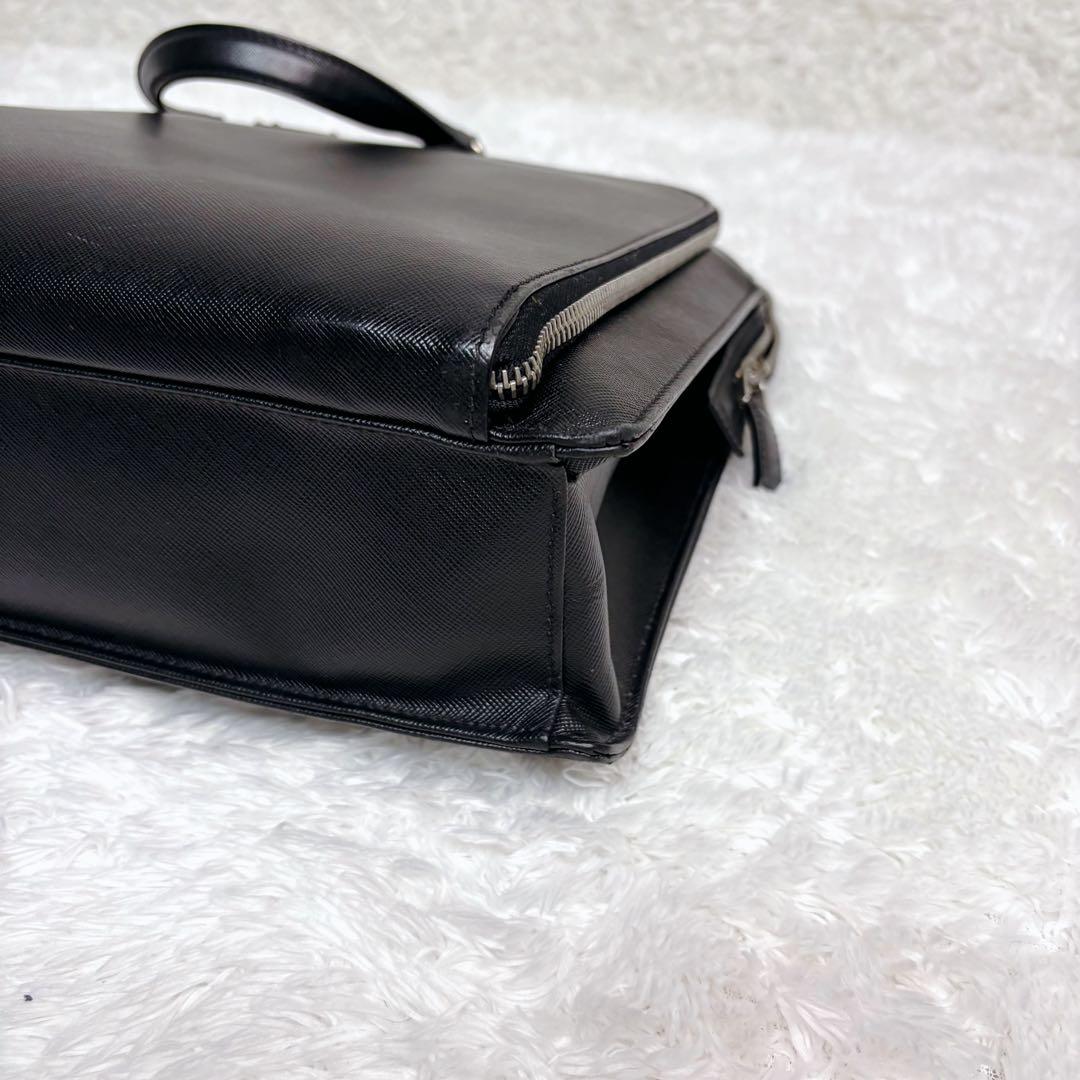 【極美品】PRADA ビジネスバッグ A4収納 ブリーフケース 正規品 三角ロゴ