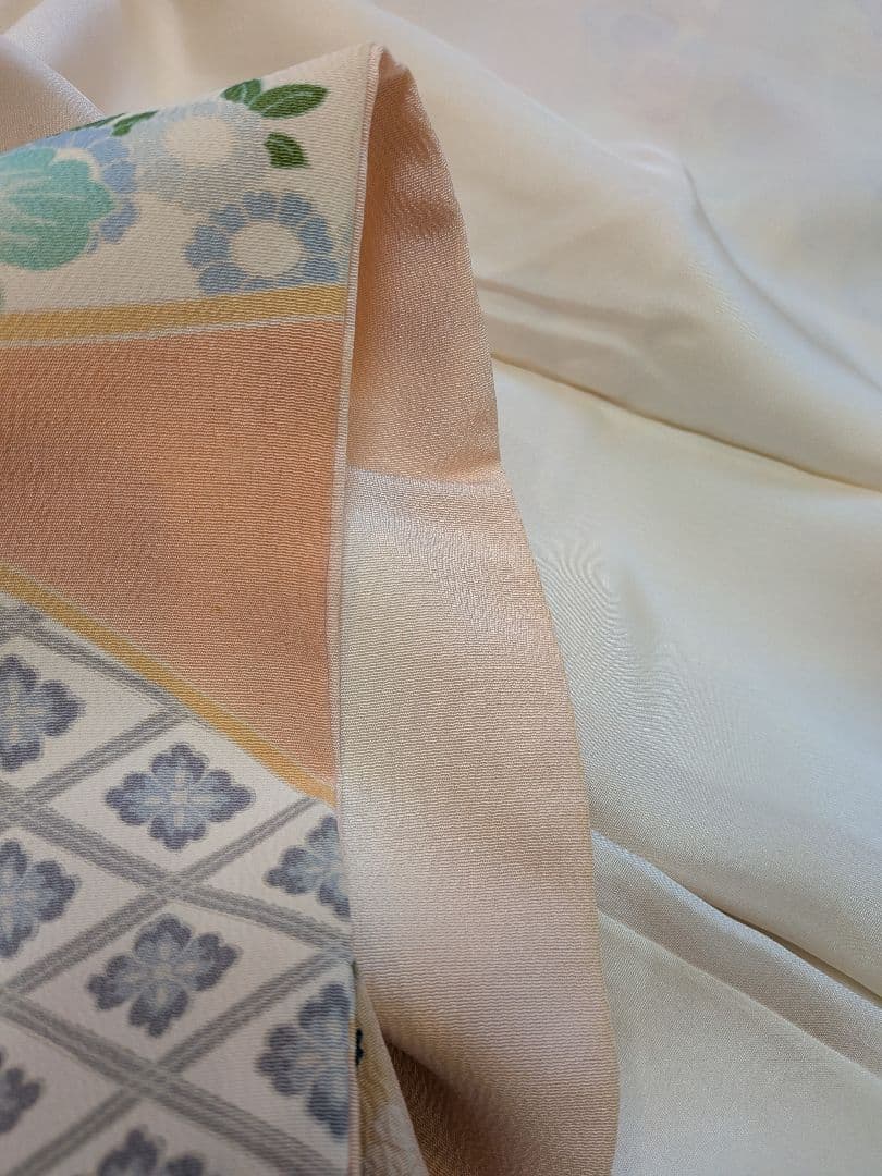 古典柄の正絹振袖　着物リメイク　3枚セットです