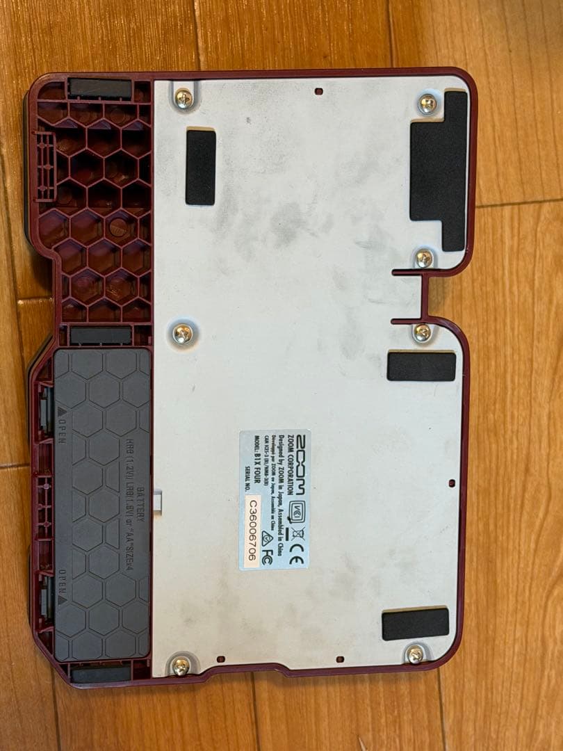 ZOOM B1Xfour マルチエフェクター 【ACアダプター付】