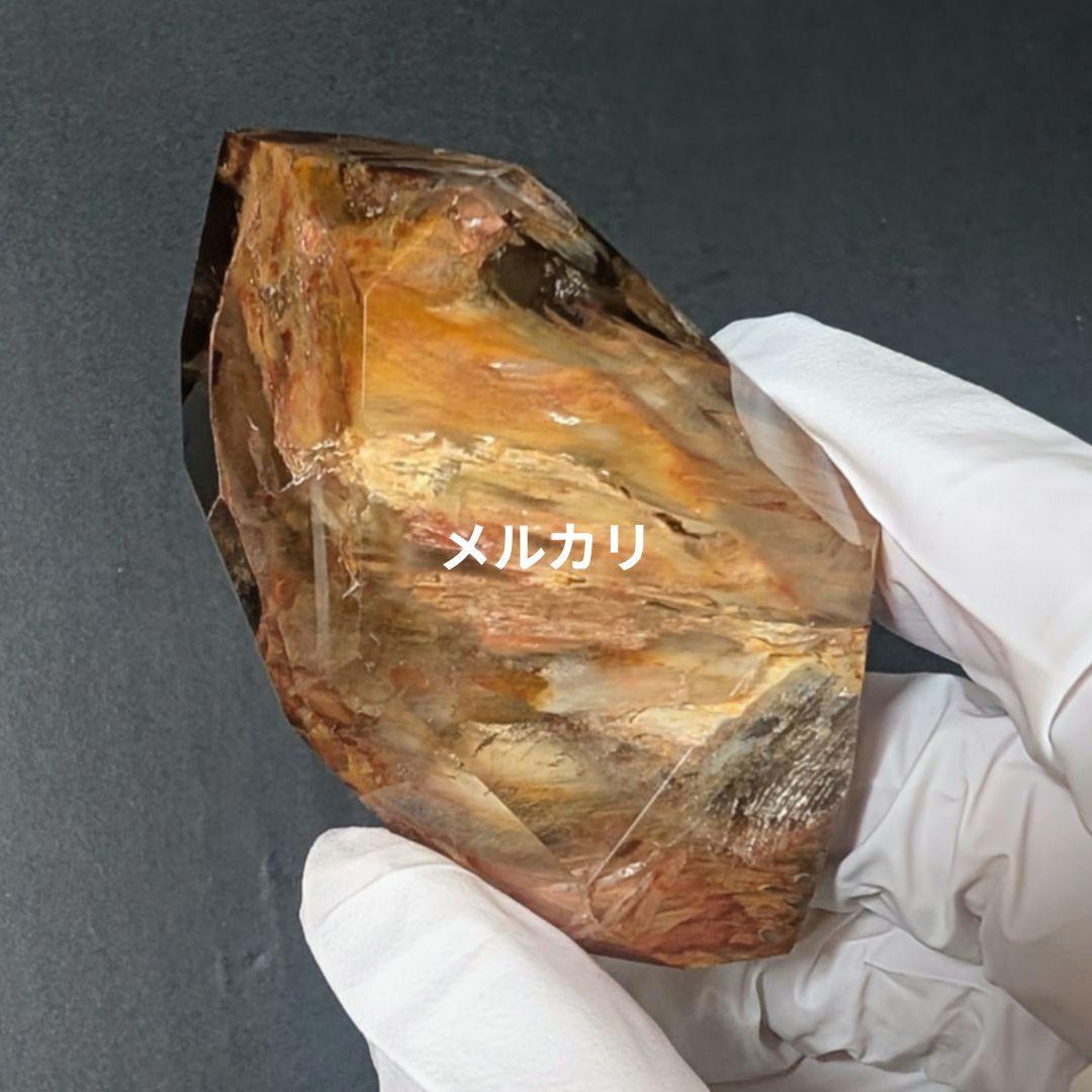 水晶の透明度抜群！アンフィボールインクォーツ