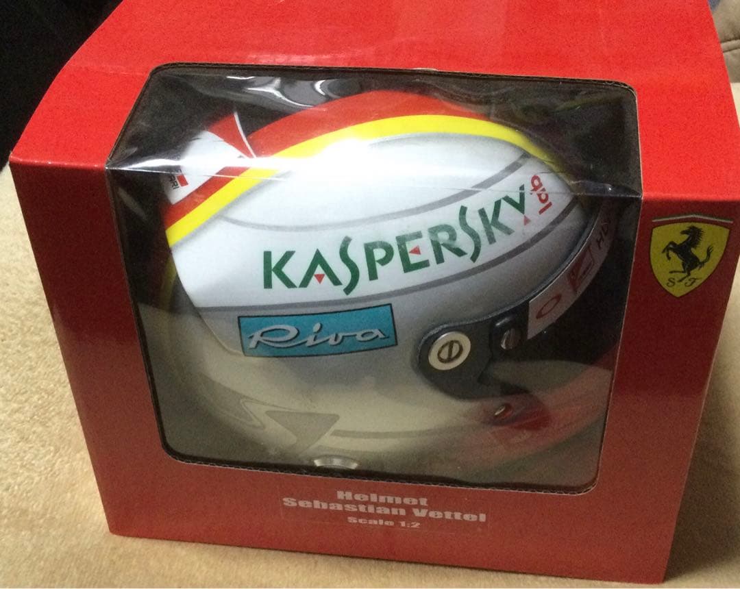 1/2 ヘルメット セバスチャン・ベッテル フェラーリ