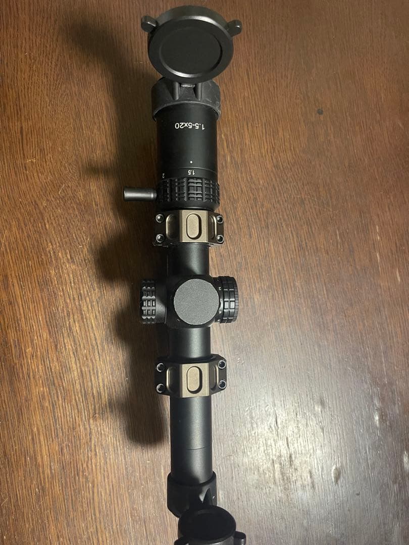 vectoroptics SOI1.5-5×20マウントバトラープロテクター付き