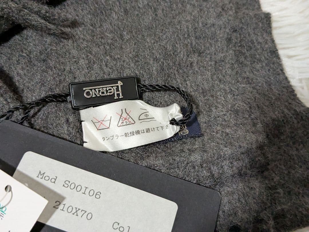 未使用　ヘルノ　HERNO　カシミヤ　100％　大判　マフラー　ストール　グレー