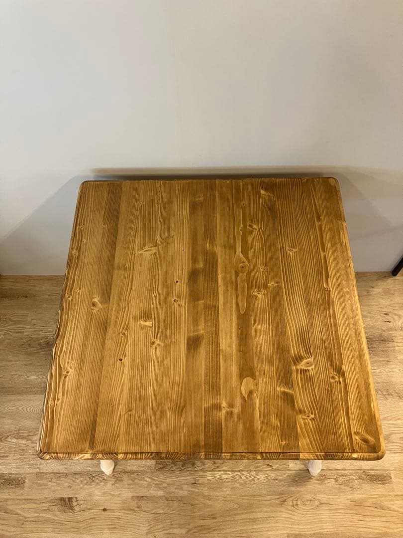 フレンチカントリー　パイン無垢材　正方形ダイニングテーブル　展示品