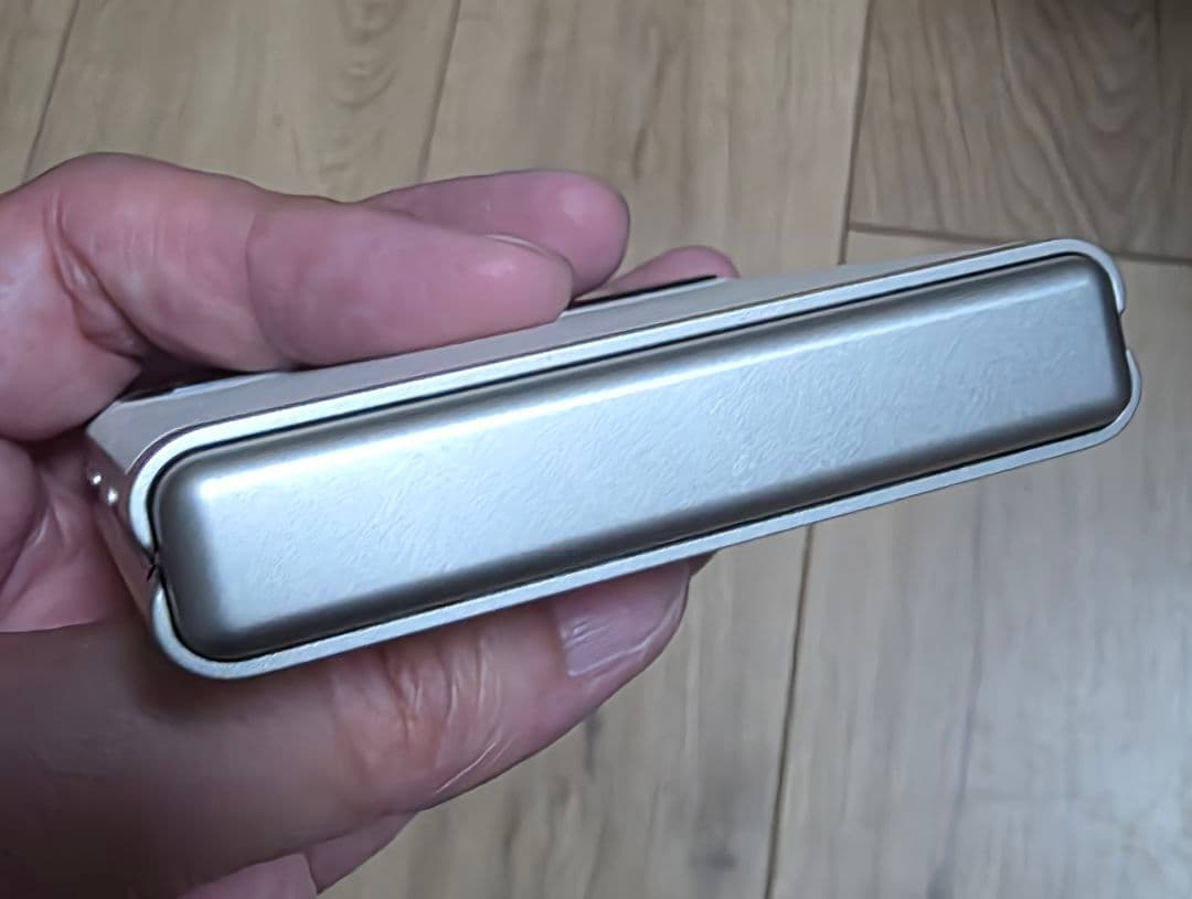 Motorola razr 40 バニラクリーム 256GB