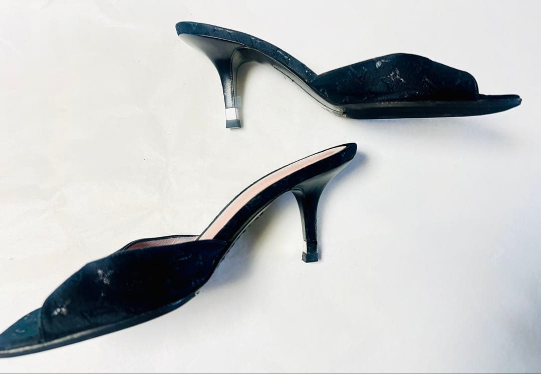 LOUIS VUITTON　ブラックモノグラム　オープントゥミュール　サンダル