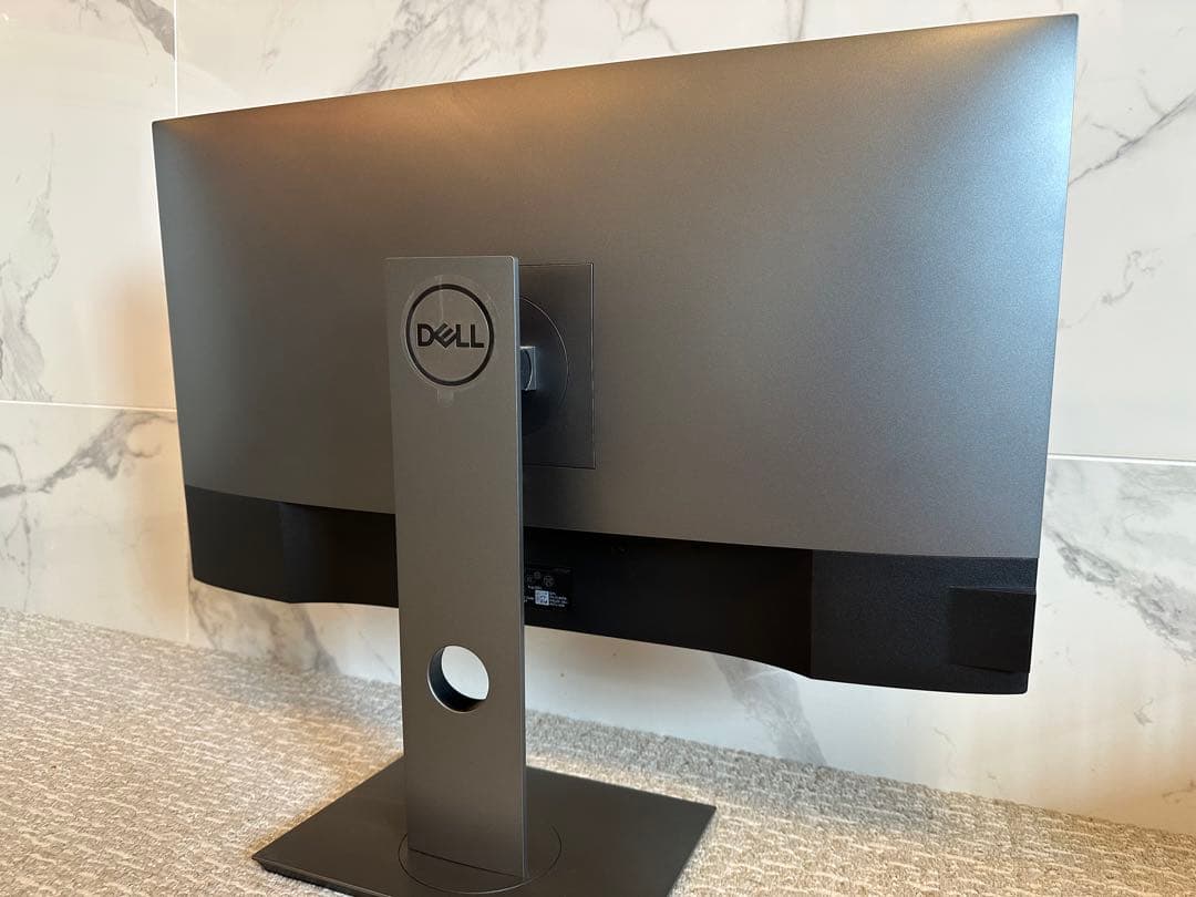DELL U2720QM 27インチ 4K IPSディスプレイ