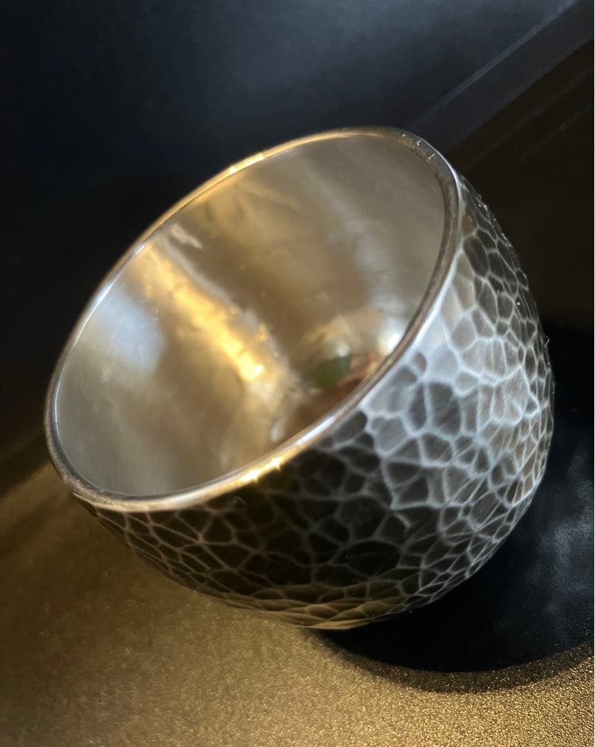 伝統工芸 手造り 『松巣堂』銅ぐい呑 いぶし銀(網手文) 打物銅器 新潟県燕市製