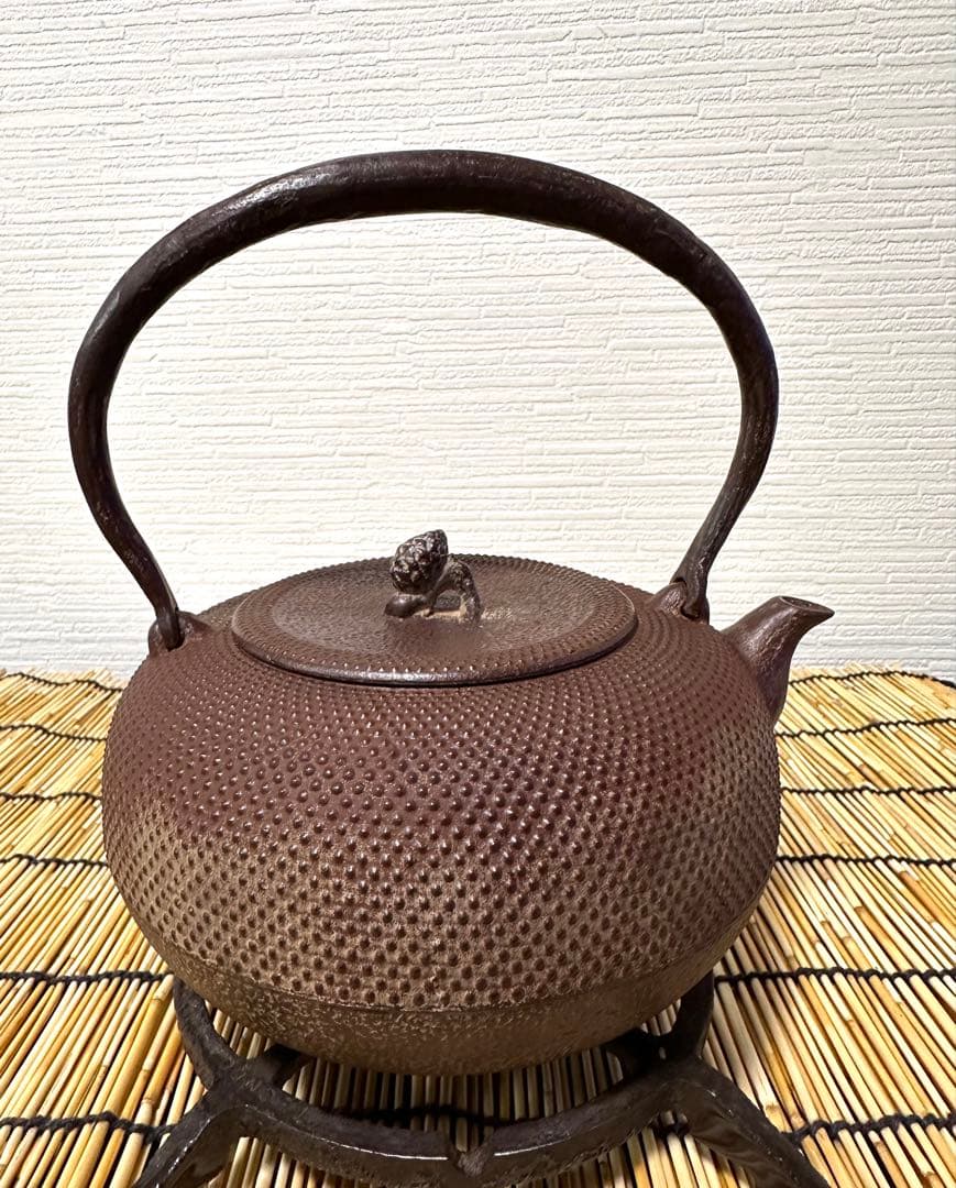 未使用品　南部銘　南部釜師造１２型アラレ　鉄瓶　南部鉄瓶　南部鉄器　鉄瓶