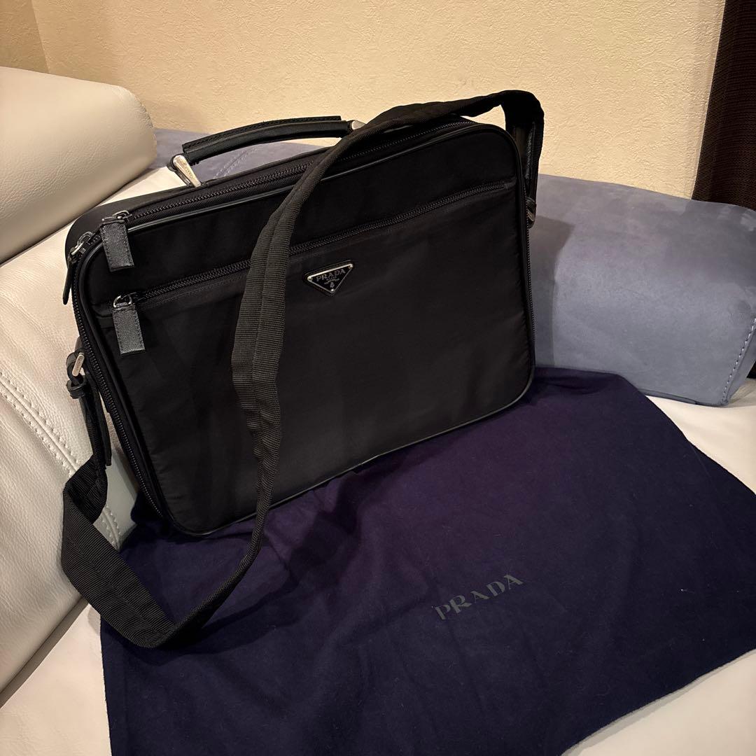 PRADA ブラック ビジネスバッグ