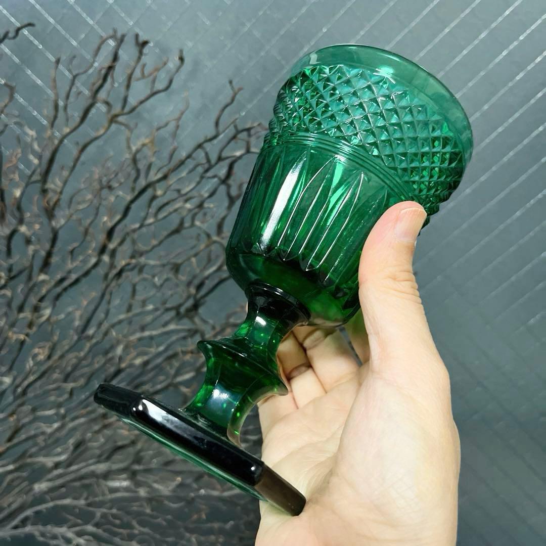 骨董　時代ガラス　上品プレス　ビリジアングリーン　ゴブレット　ワイングラス １客