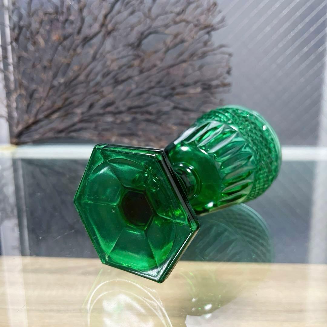 骨董　時代ガラス　上品プレス　ビリジアングリーン　ゴブレット　ワイングラス １客