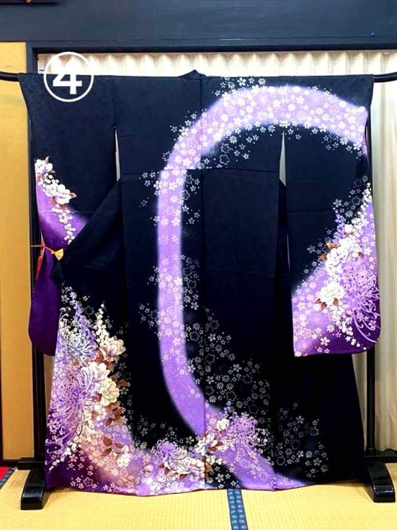 正絹振袖 黒と紫の花柄グラデーション 肩金糸刺繍