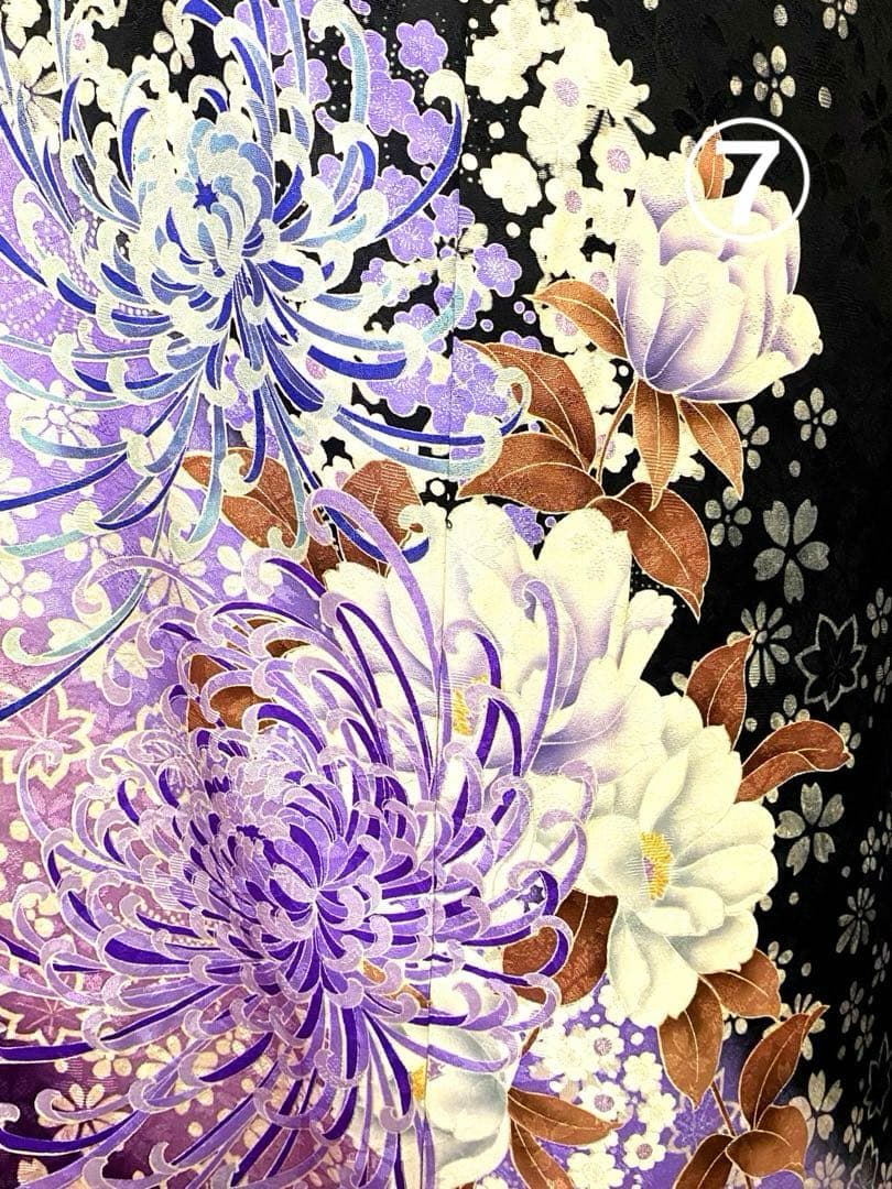正絹振袖 黒と紫の花柄グラデーション 肩金糸刺繍