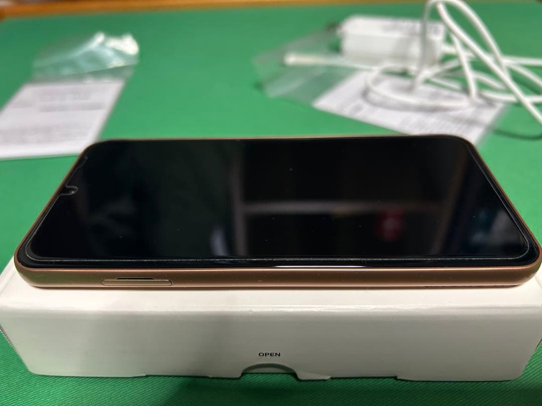 【附属品完備、充電器もつけます】arrows we FCG01 ローズゴールド