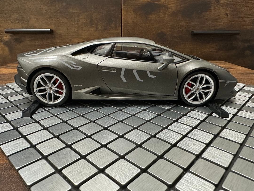 【カスタム】オートアート 1/ 18 ランボルギーニ ウラカン マットグレー