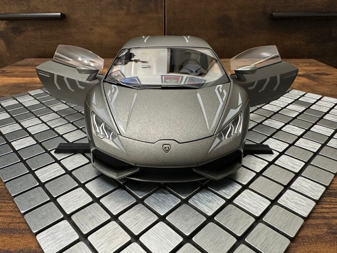 【カスタム】オートアート 1/ 18 ランボルギーニ ウラカン マットグレー