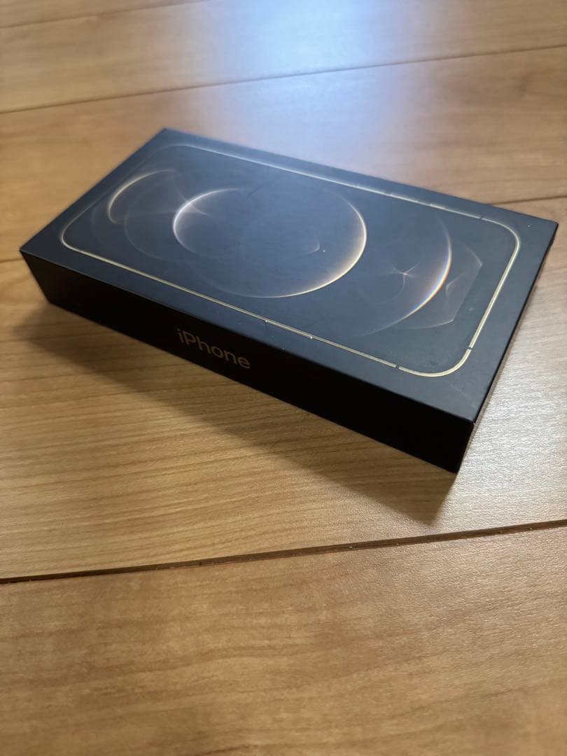 hugs！iPhone 12 pro max 純正バッテリー新品！