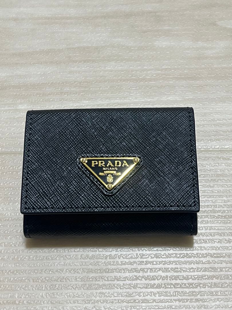 未使用品 プラダ 三つ折りコンパクトウォレット 1MH042