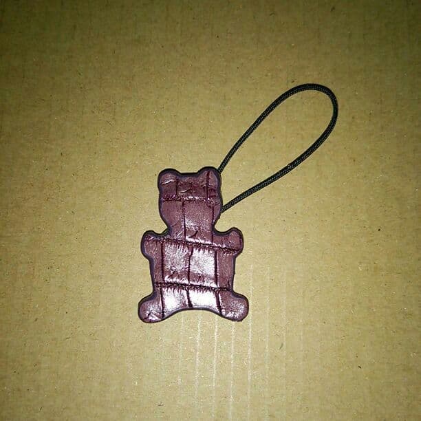 激レア ボッテガヴェネタ 携帯電話用クロコダイルレザー製くまチャーム