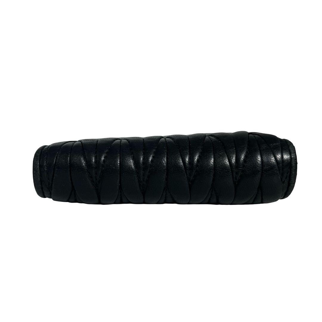 希少✨ミュウミュウ 二つ折り財布 マテラッセ ロゴ金具 レザー ブラック